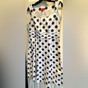 Merona size 10 white black polka dots